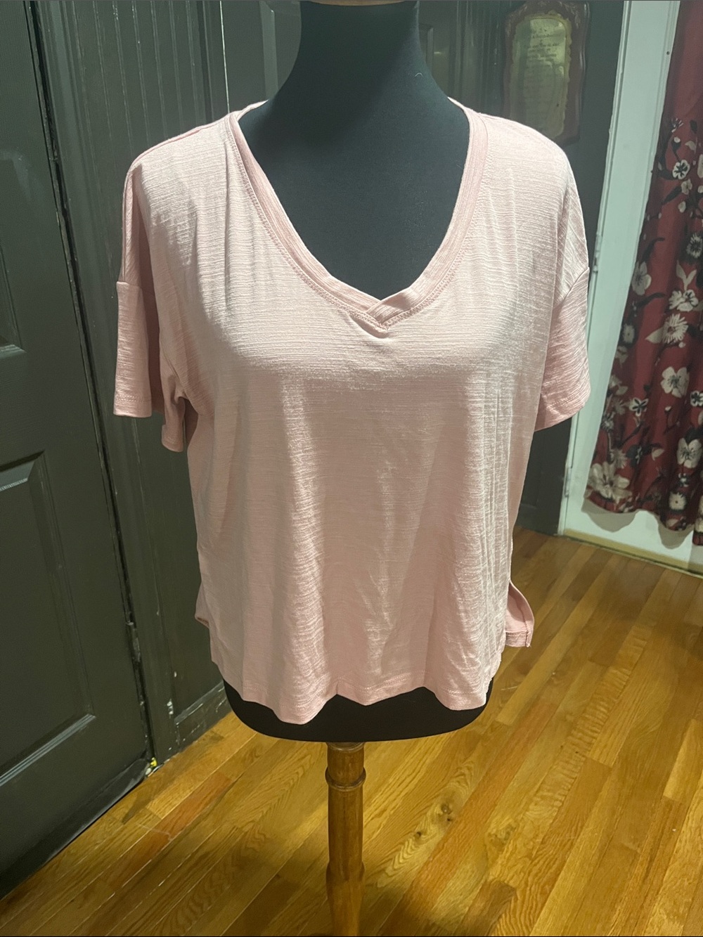 Olive & Oak Light Pink V-Neck Short Sleeve Tee